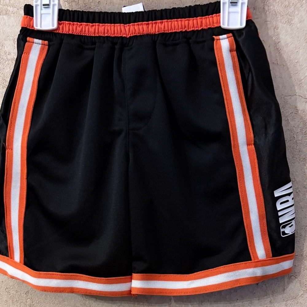💕NBA Black and Orange Athletic Shorts Boy 5/6